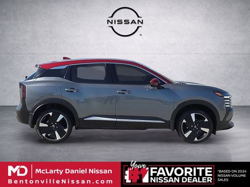 Used 2025 Nissan Kicks SR FWD image 6