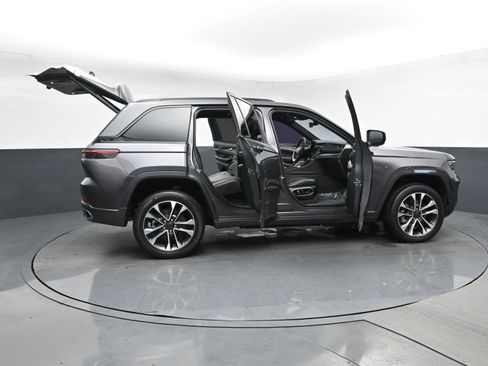 Used 2022 Jeep Grand Cherokee Overland w/ Luxury Tech Group IV AWD/4WD image 25
