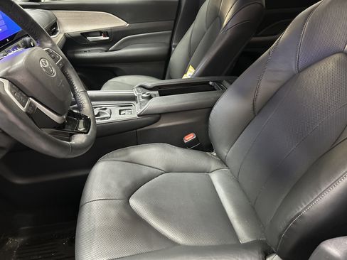 Used 2024 Toyota Grand Highlander AWD image 6