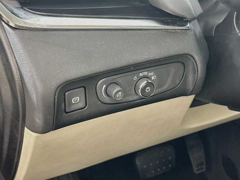 Used 2018 Buick Enclave Essence FWD image 8
