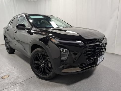 New 2026 Chevrolet Trax ACTIV w/ Sunroof Package FWD image 2