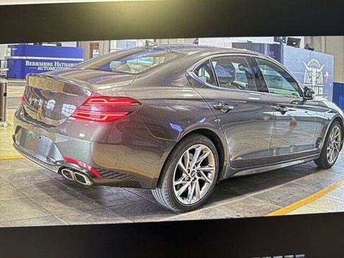 Used 2022 Genesis G70 2.0T image 3