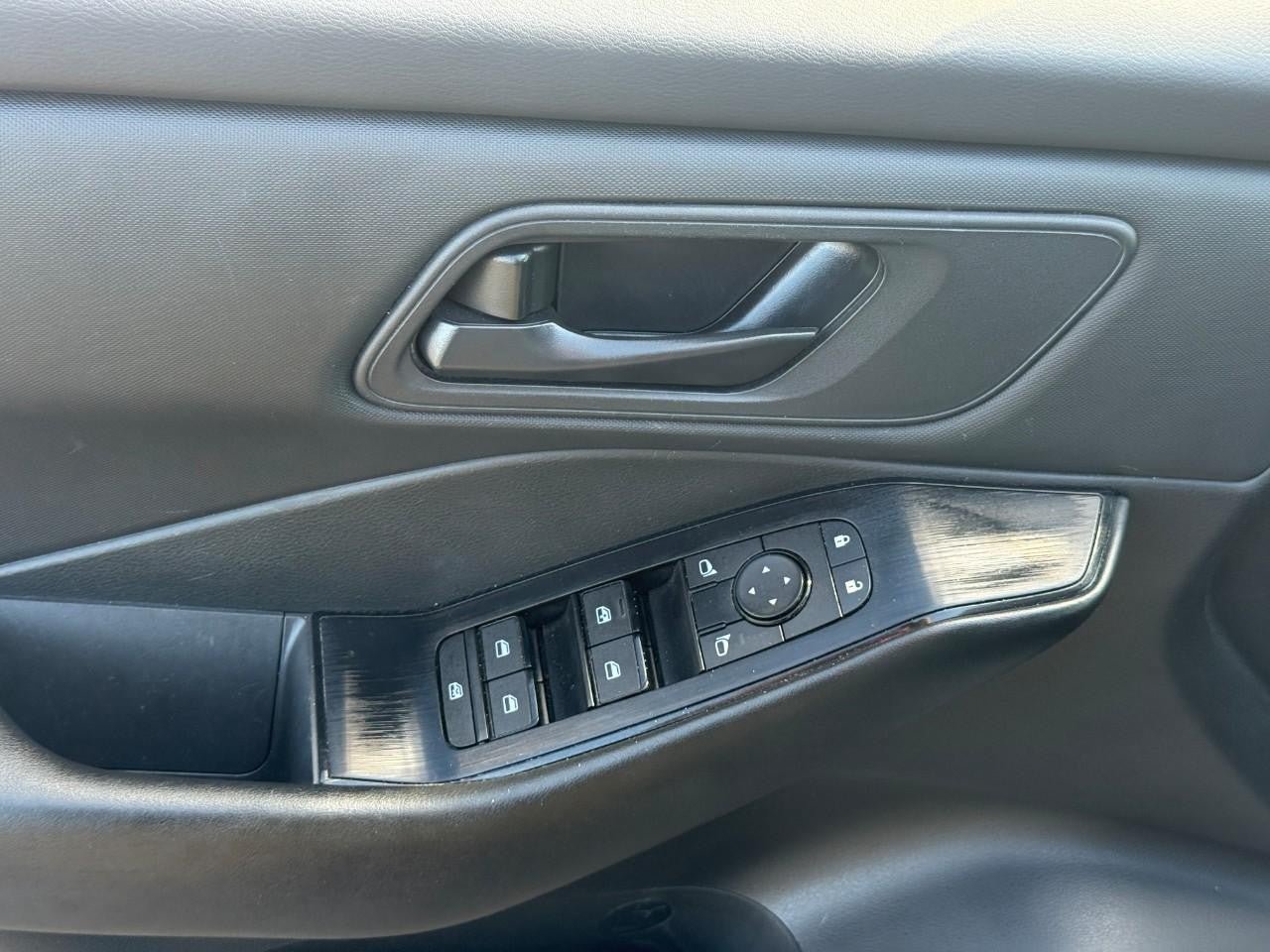 Used 2024 Nissan Rogue S AWD/4WD image 16