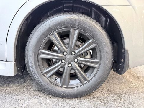 Used 2010 Subaru Legacy 2.5i Premium image 9