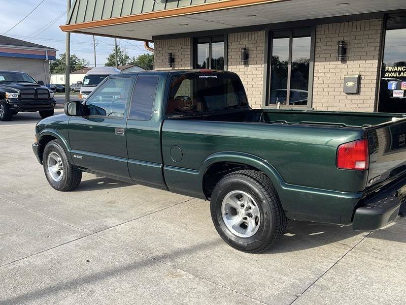 Used 2001 Chevrolet S10 Pickup LS w/ Preferred Equipment Group RWD image 15
