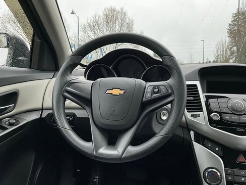 Used 2013 Chevrolet Cruze LS image 20