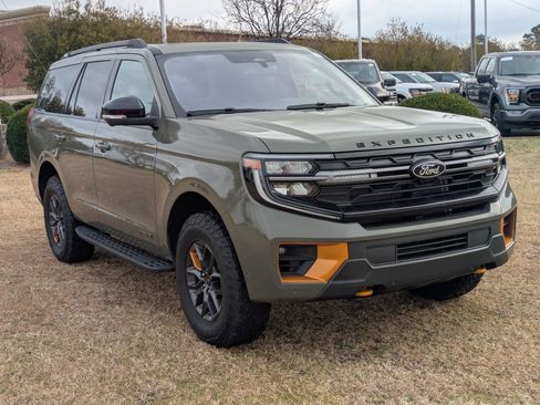 Certified 2025 Ford Expedition Tremor image 2