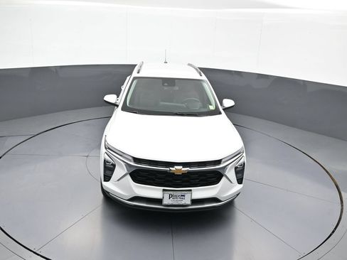 Used 2025 Chevrolet Trax LT w/ LT Convenience Package FWD image 34