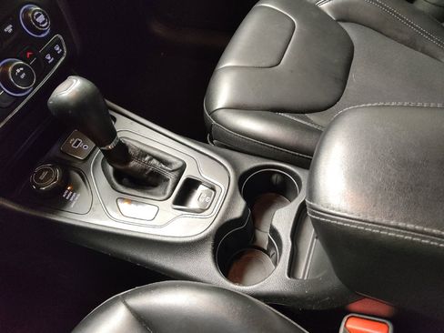 Used 2019 Jeep Cherokee Latitude Plus image 26