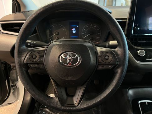 Used 2025 Toyota Corolla LE image 28