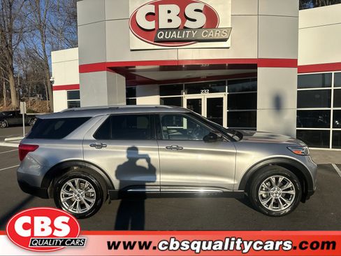 Used 2022 Ford Explorer Limited image 1