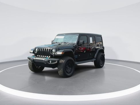 Used 2022 Jeep Wrangler Unlimited Rubicon 4xe AWD/4WD image 4