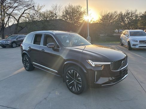 Certified 2025 Volvo XC90 T8 Ultra w/ Lounge Package image 3