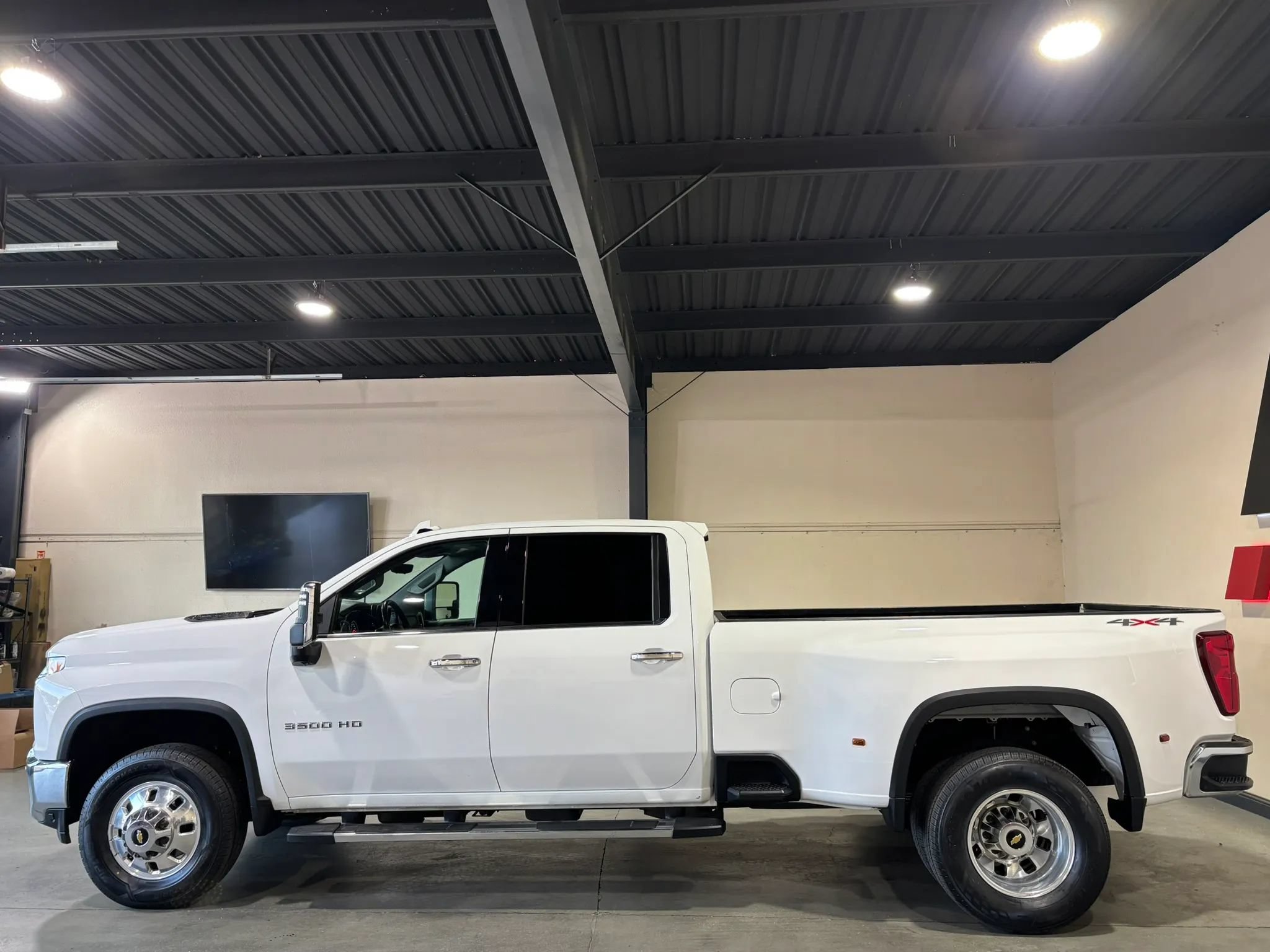 Used 2022 Chevrolet Silverado 3500 LTZ w/ LTZ Convenience Package AWD/4WD image 4