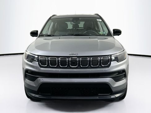 Used 2022 Jeep Compass Latitude AWD/4WD image 2