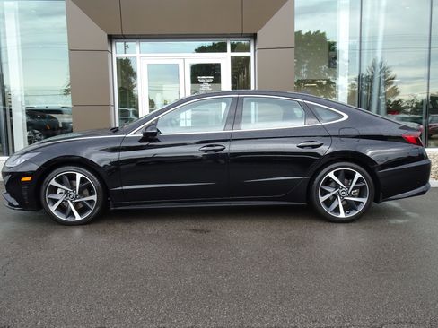 Used 2023 Hyundai Sonata SEL Plus FWD image 2