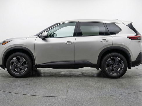 Used 2025 Nissan Rogue SV image 5