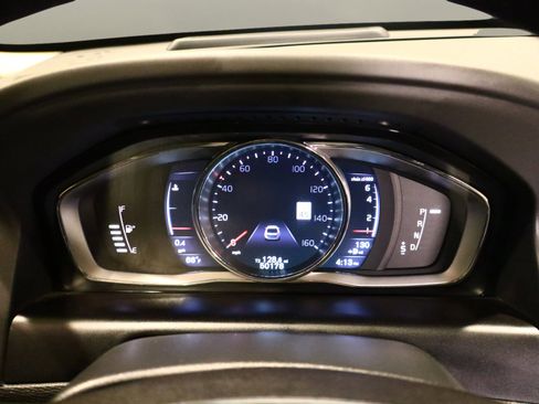 Used 2016 Volvo XC60 T6 Platinum w/ Climate Package image 13