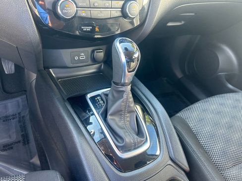 Used 2022 Nissan Rogue Sport SV image 13