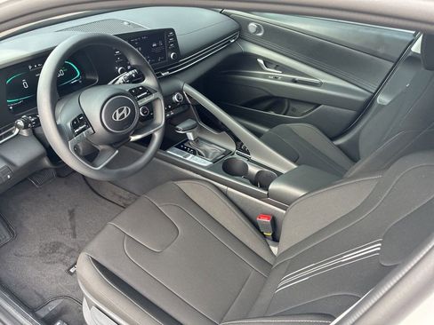 New 2026 Hyundai Elantra Hybrid FWD image 18