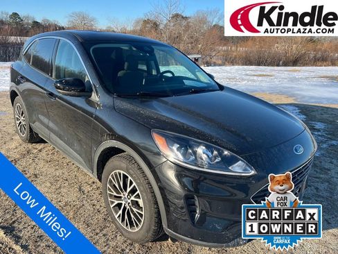 Used 2021 Ford Escape SE image 1