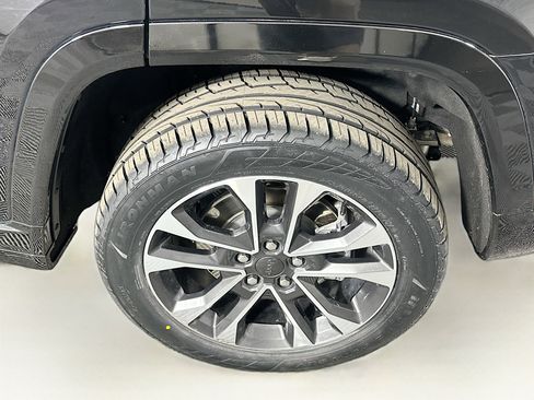 Used 2022 Jeep Grand Cherokee Overland w/ Luxury Tech Group IV image 11