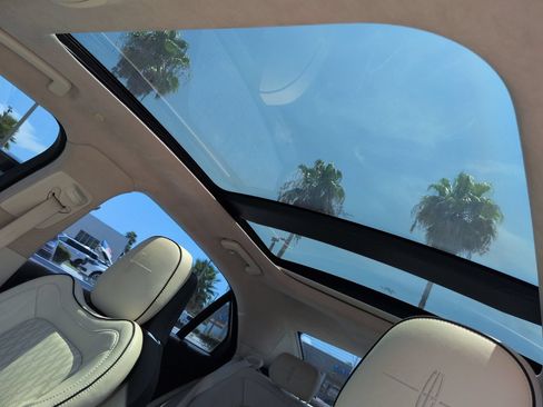 Certified 2019 Lincoln Continental Black Label FWD image 19