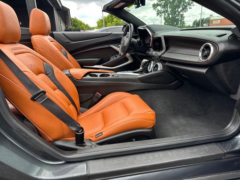 Used 2017 Chevrolet Camaro SS RWD image 31