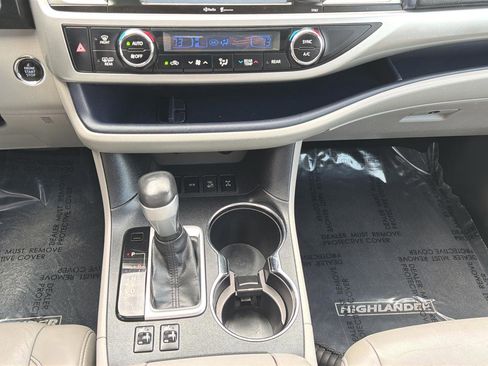 Used 2014 Toyota Highlander XLE image 15