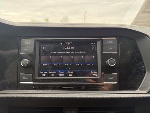 Used 2024 Volkswagen Jetta SE image 24