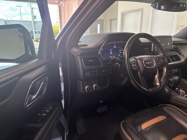 Used 2023 GMC Yukon AT4 w/ Technology Package AWD/4WD image 7