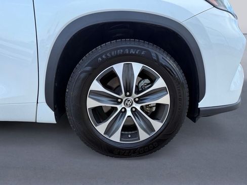 Used 2023 Toyota Highlander XLE FWD image 9