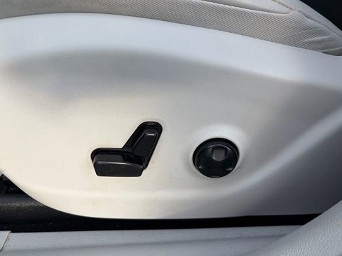 Used 2021 Jeep Cherokee Latitude Plus image 20