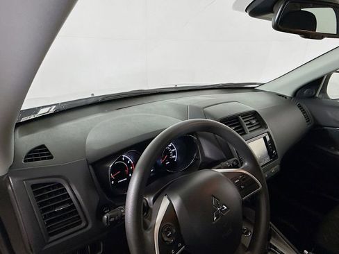 Used 2025 Mitsubishi Outlander Sport AWD image 19