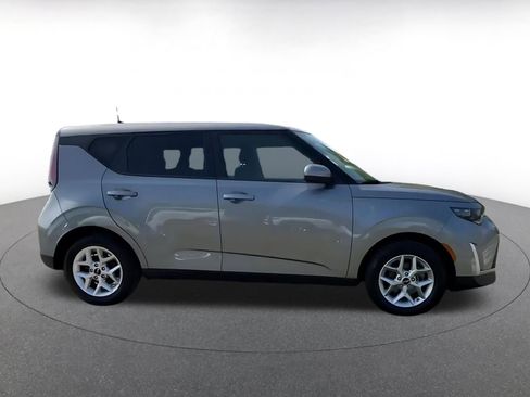Used 2025 Kia Soul LX w/ LX Technology Package FWD image 16
