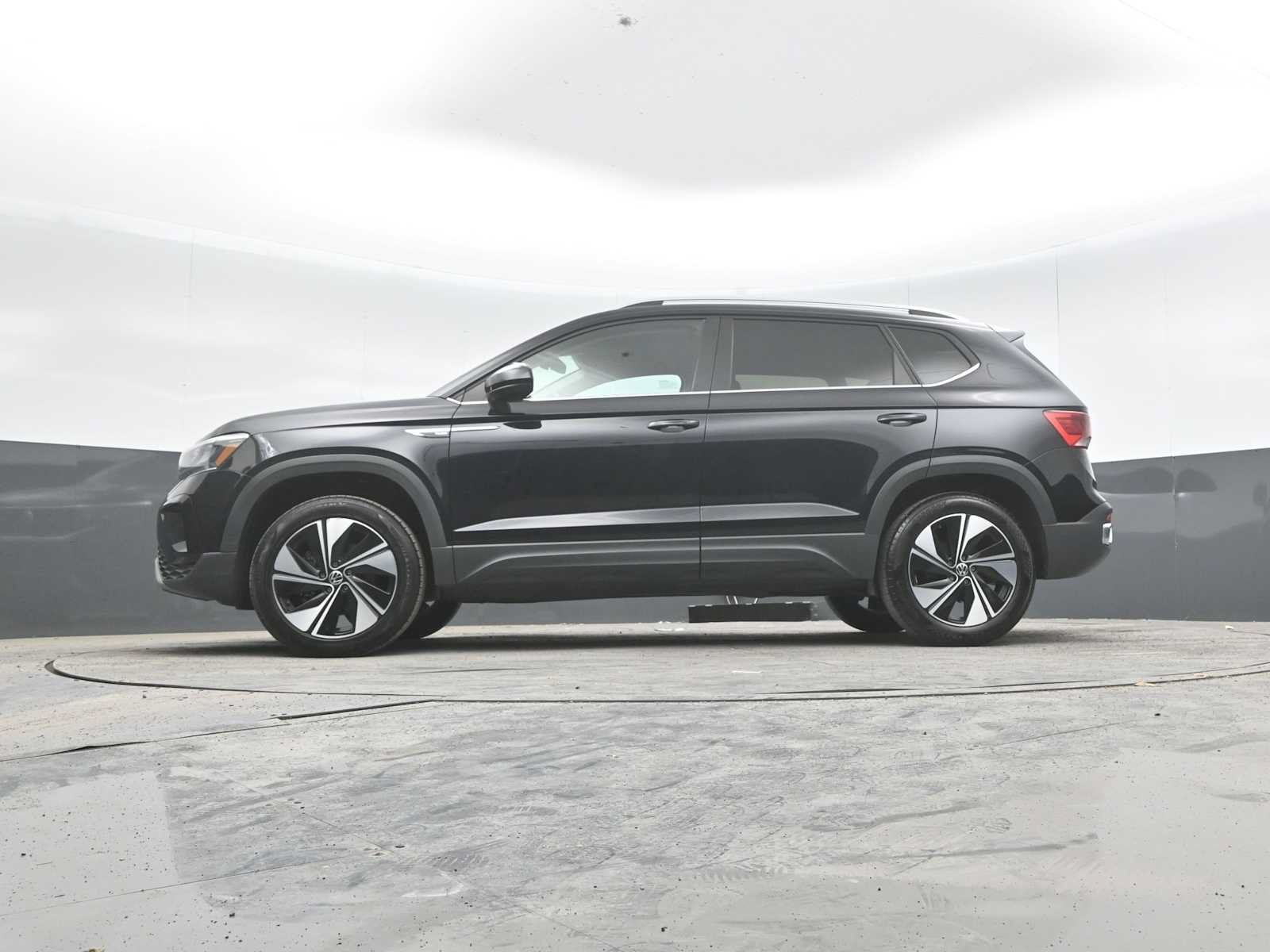 Used 2024 Volkswagen Taos SE AWD/4WD image 40