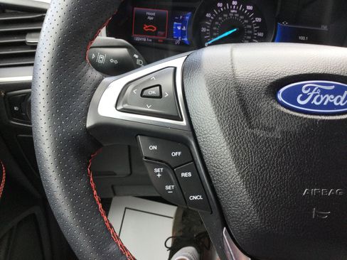 Used 2023 Ford Edge ST-Line image 14