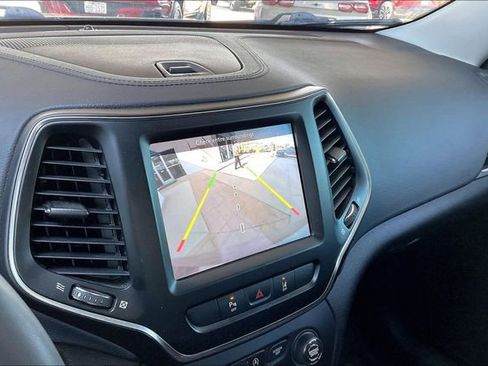 Used 2021 Jeep Cherokee Latitude Lux w/ Comfort/Convenience Group image 11