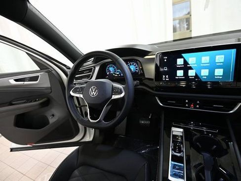 New 2026 Volkswagen Atlas Cross Sport SE image 28