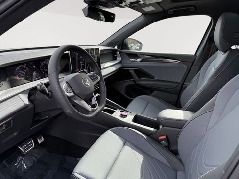 New 2026 Volkswagen Tiguan SE R-Line image 9