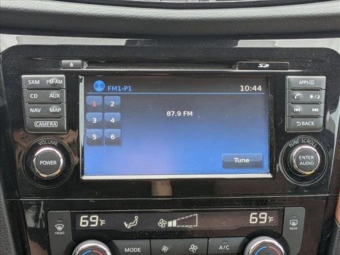 Used 2017 Nissan Rogue SL w/ SL Premium Package image 16