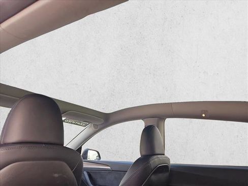 Used 2025 Tesla Model Y Long Range AWD/4WD image 20