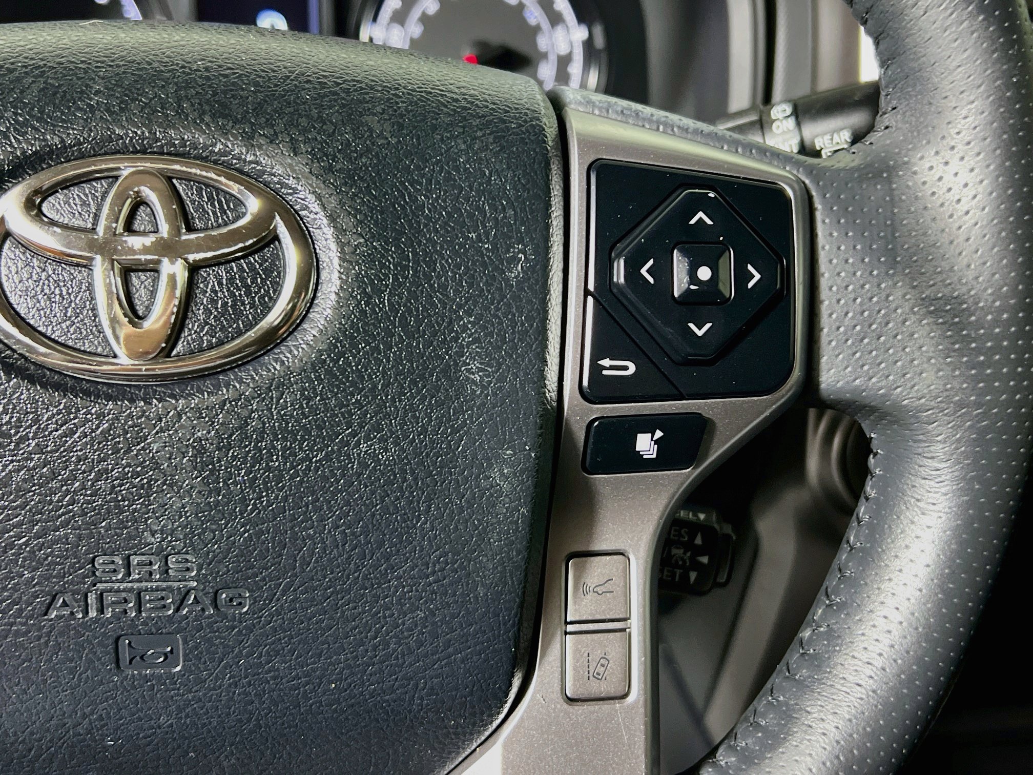 Used 2021 Toyota 4Runner SR5 Premium w/ Moonroof Package AWD/4WD image 19