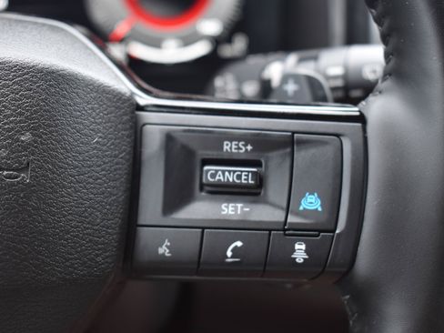Used 2025 Nissan Rogue SL FWD image 36
