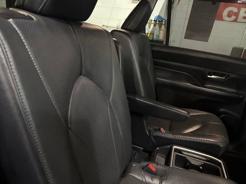 Used 2025 Toyota Grand Highlander AWD image 10
