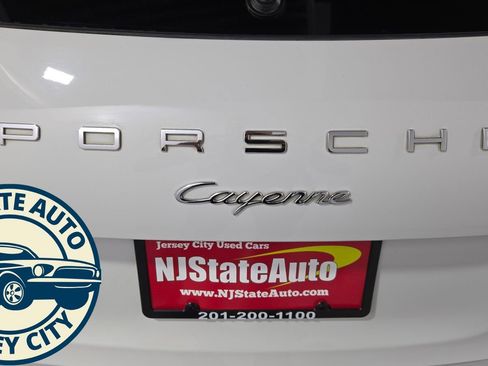 Used 2018 Porsche Cayenne Platinum Edition image 29