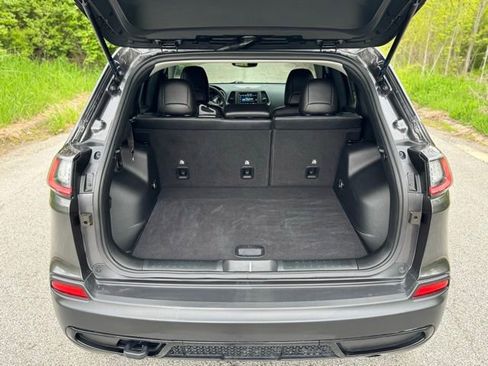 Used 2022 Jeep Cherokee Latitude AWD/4WD image 7