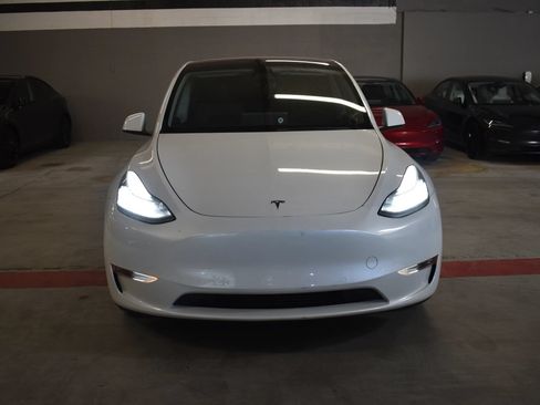 Used 2021 Tesla Model Y Long Range AWD/4WD image 2