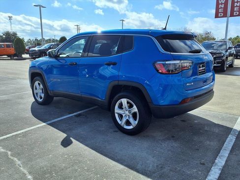 Used 2023 Jeep Compass Sport image 2