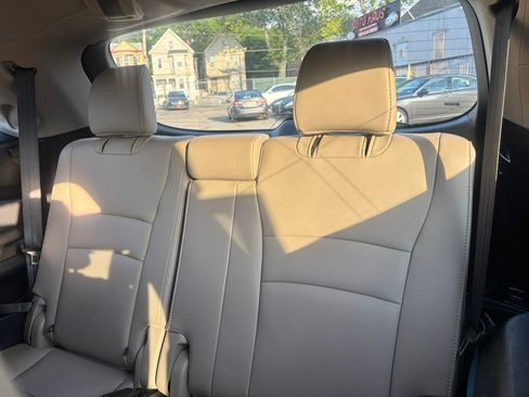 Used 2016 Honda Pilot Touring image 42
